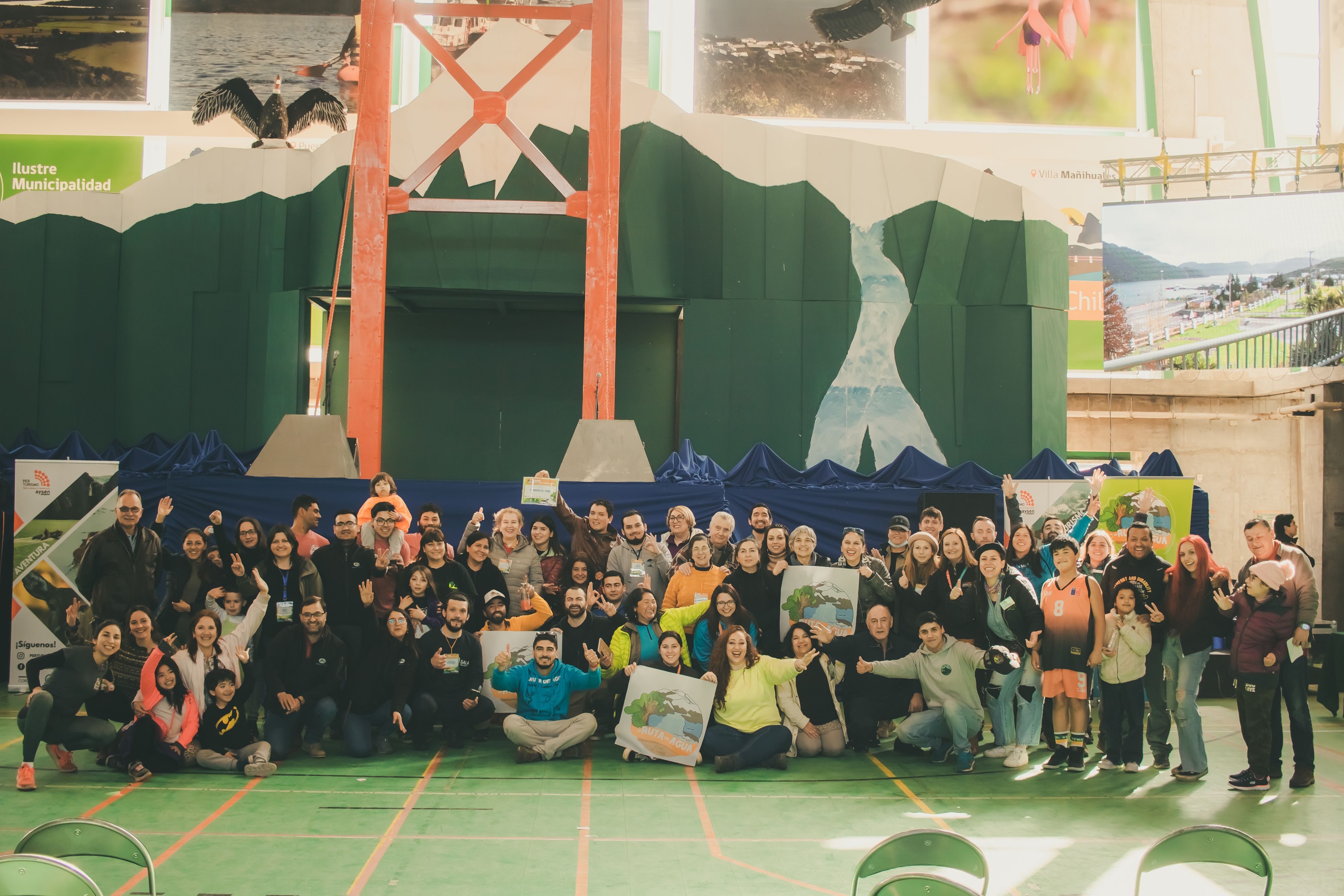 Salmoneros participan en lanzamiento de temporada de turismo en Aysén