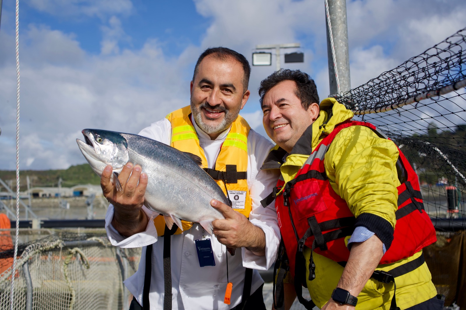 Destacados chefs nacionales conocen en  terreno el ciclo completo del salmón chileno