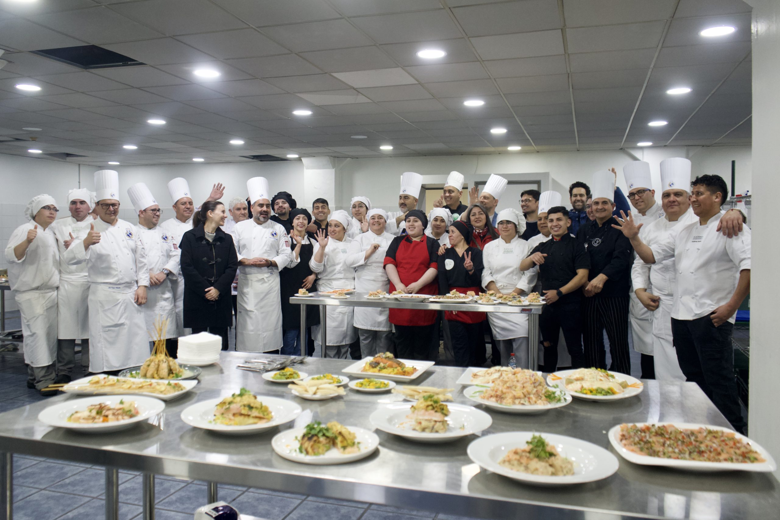 Chefs nacionales rinden tributo al salmón chileno en encuentro gastronómico de Puerto Montt