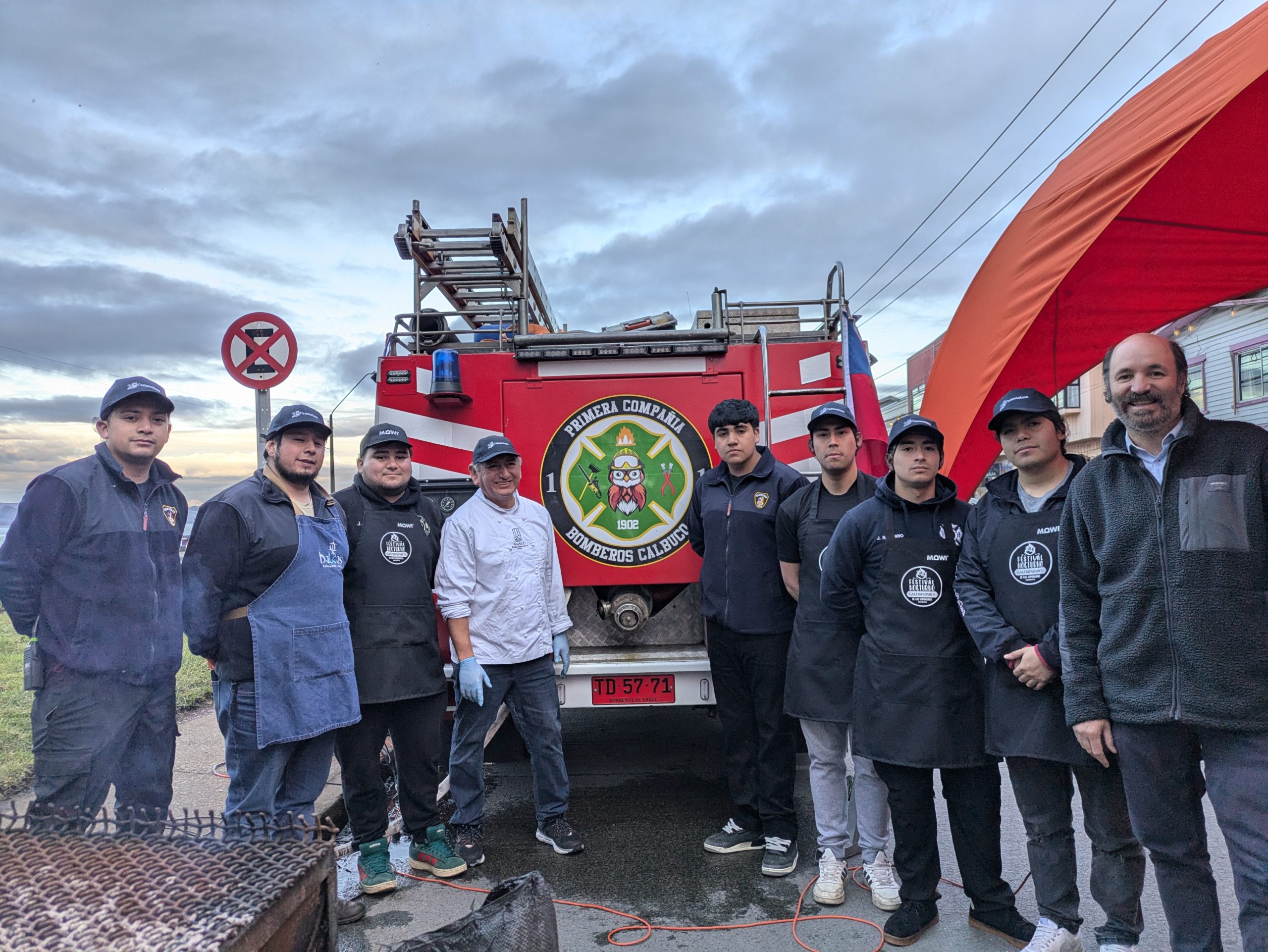 SalmonChile y empresas asociadas participan activamente en tradicional fiesta de las luminarias en Calbuco