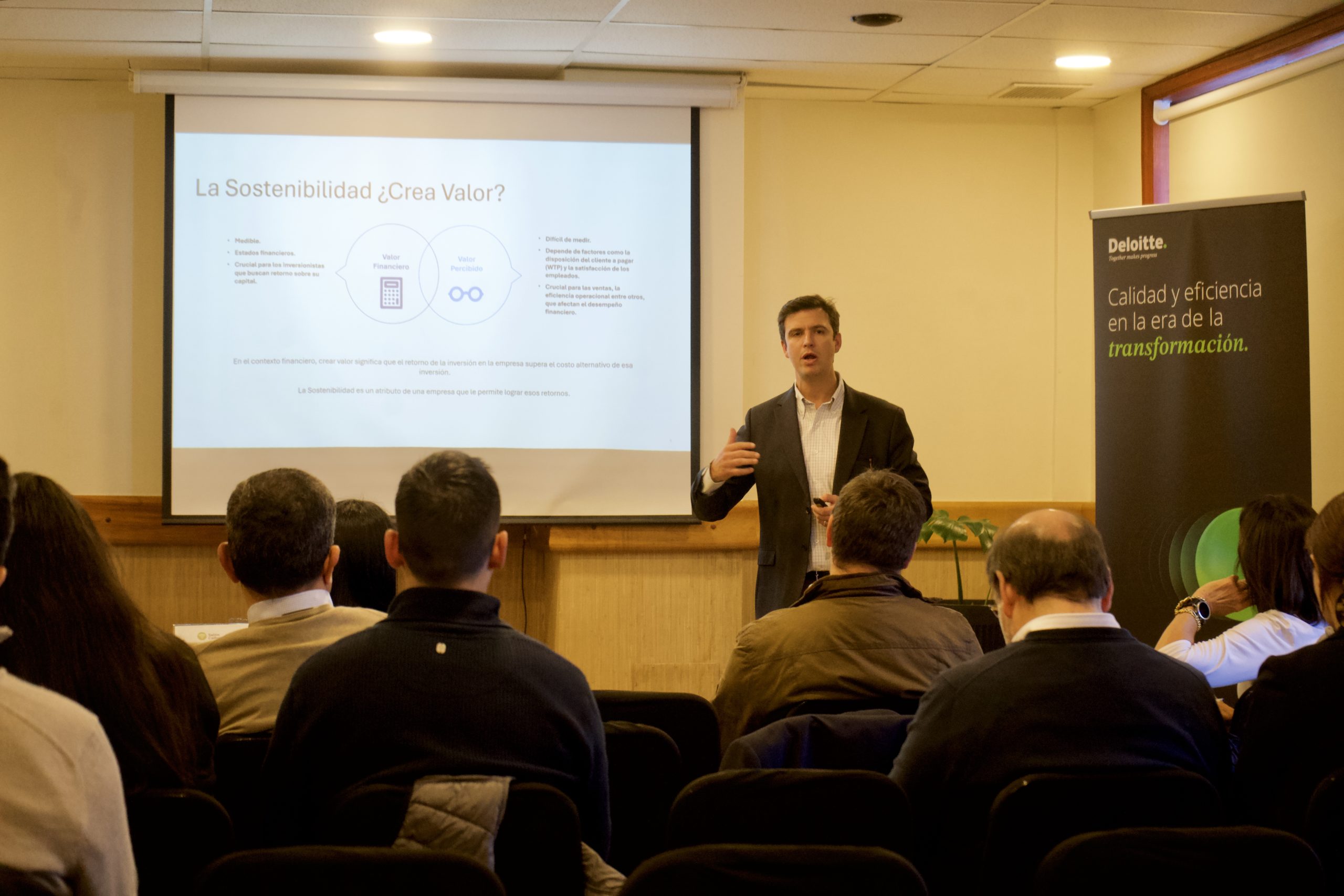 SalmonChile y Deloitte realizan encuentro clave para fortalecer la sostenibilidad en la cadena de valor del sector salmonicultor