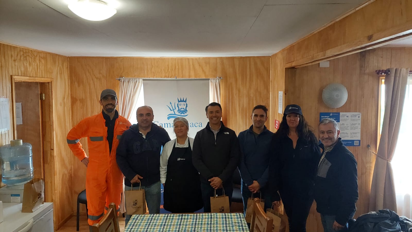 Alianza entre la FACh y SalmonChile impulsa el uso de tecnología espacial en el sur